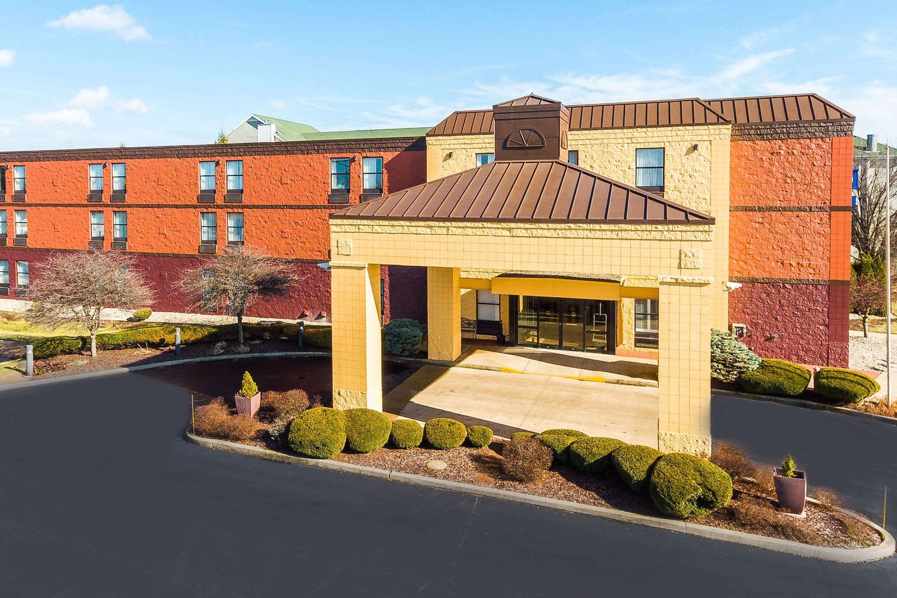 Baymont Inn & Suites by Wyndham Lafayette / Purdue Area Hotel Exterior - Welcoming Accommodation